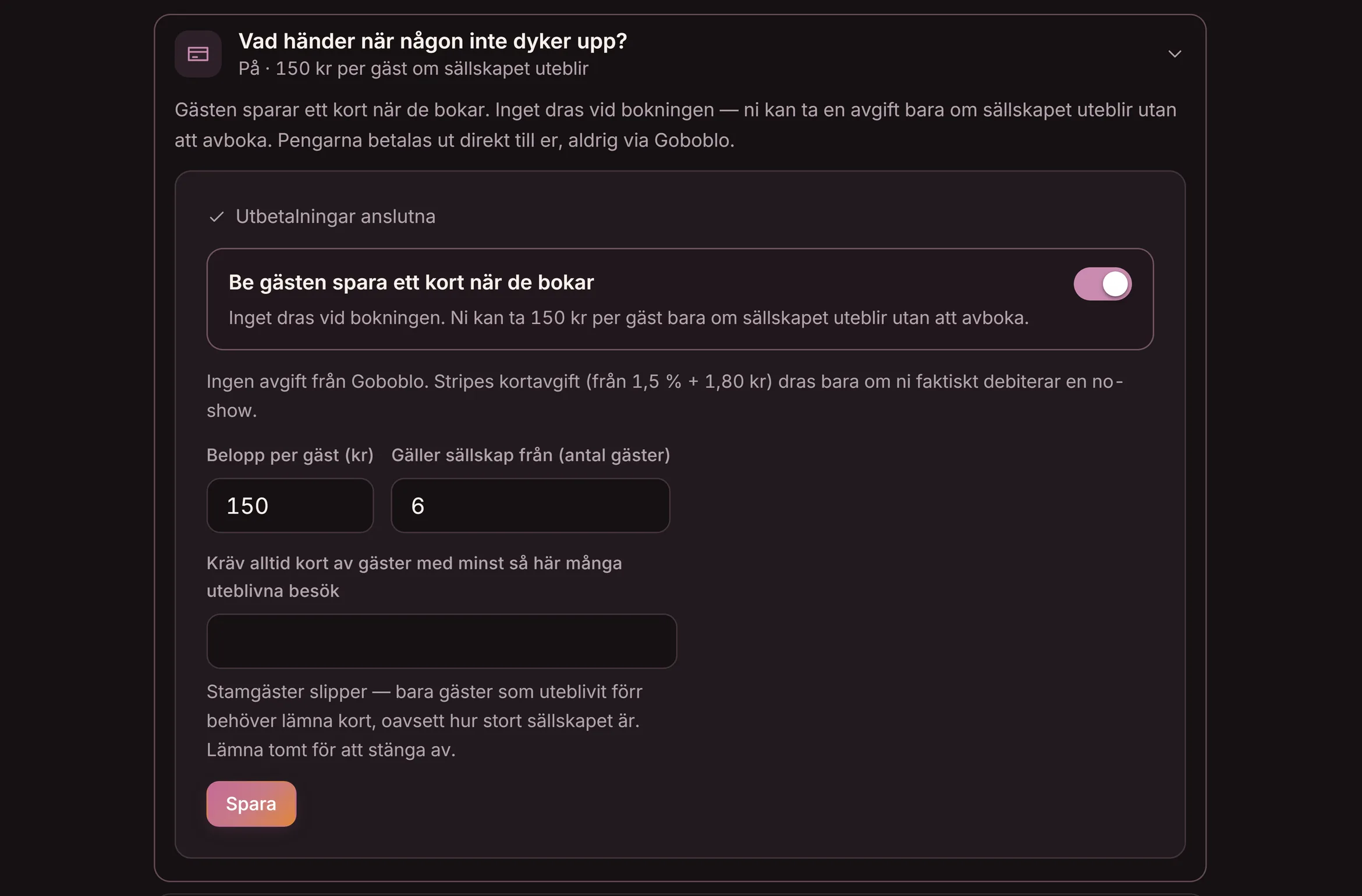 Frågan ”Vad händer när någon inte dyker upp?” i Goboblos inställningar: Be gästen spara ett kort när de bokar, inget dras vid bokningen, 150 kr per gäst bara om sällskapet uteblir utan att avboka, gäller sällskap från 6 gäster och kräv alltid kort av gäster som uteblivit förr — demo-lokalens riktiga vy i mörkt läge