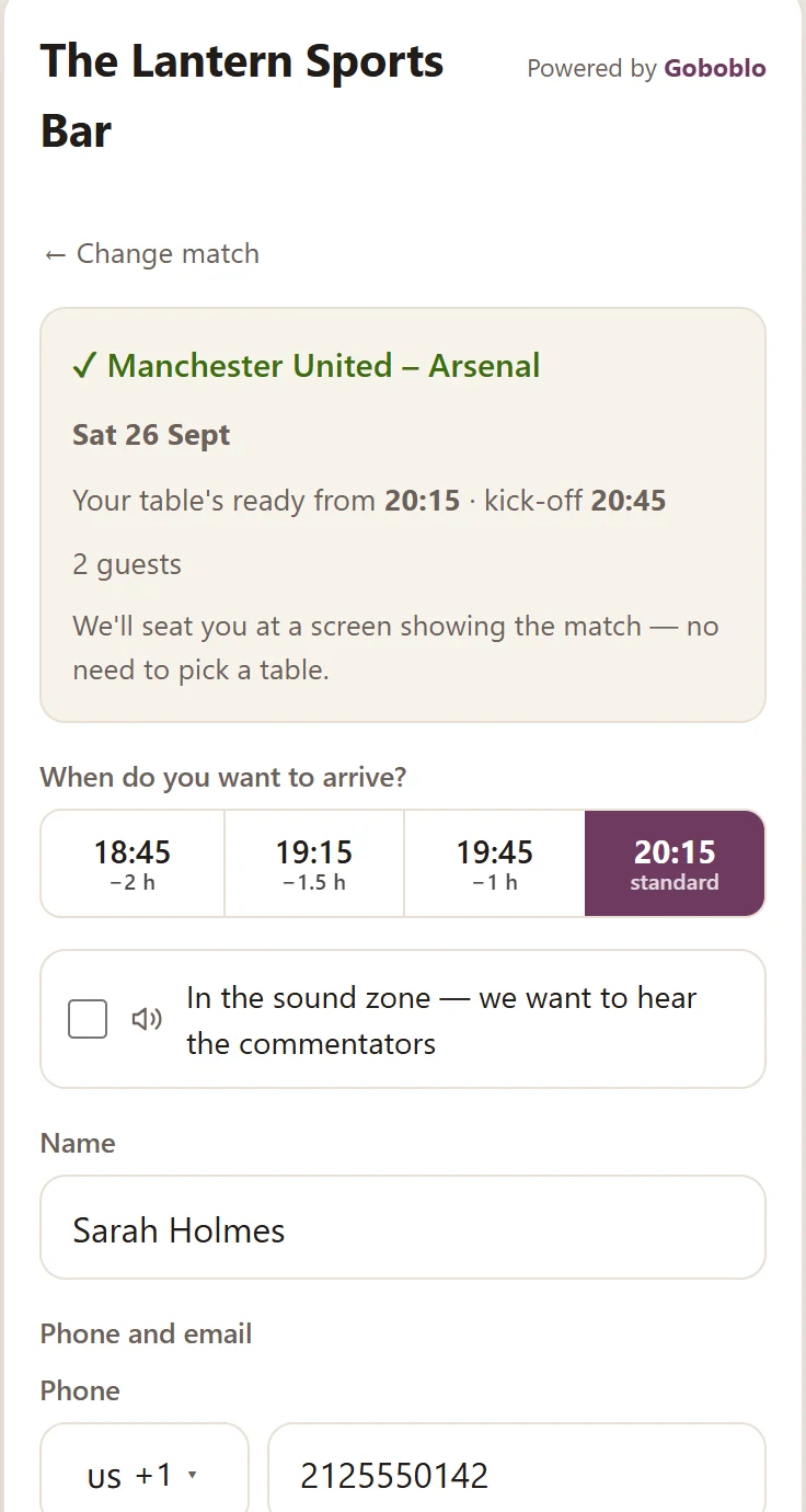 The guest's booking in the widget: Manchester United–Arsenal chosen, the table ready from 20:15 ahead of the 20:45 kick-off and a spot at the screen
