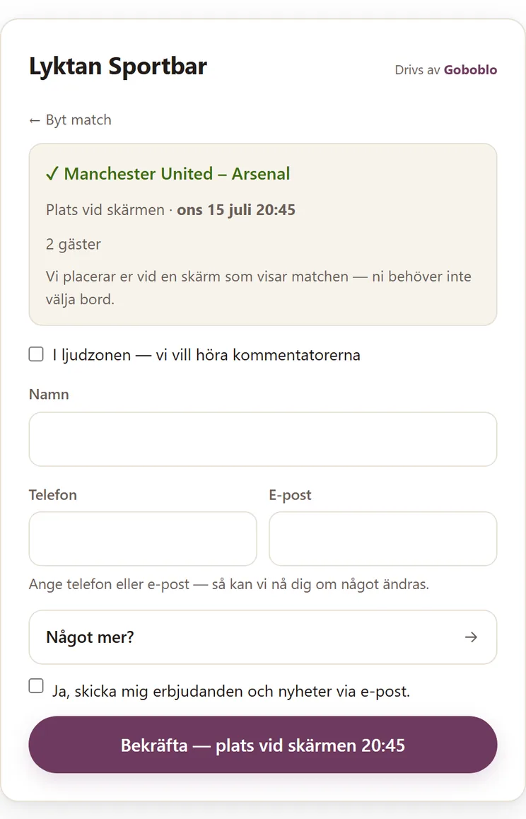 Bokningswidgeten i mobilen: vald match Manchester United–Arsenal låst till avsparken, ”Plats vid skärmen” och beskedet att gästen inte behöver välja bord